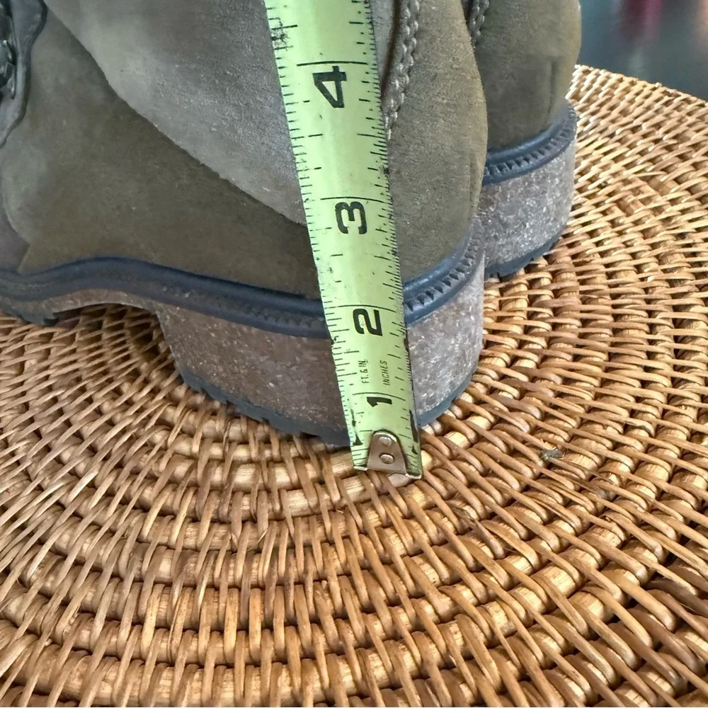 Element Lace-Up Boots in Brown and Tan size 8 wide - Picture 12 of 12